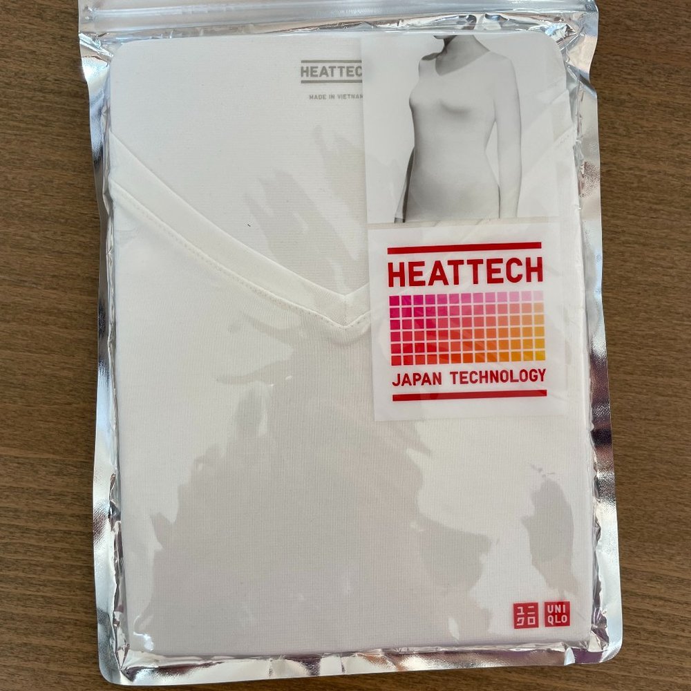 NWT Women's Uniqlo Heattech  V-neck Long Sleeve XS in Off White